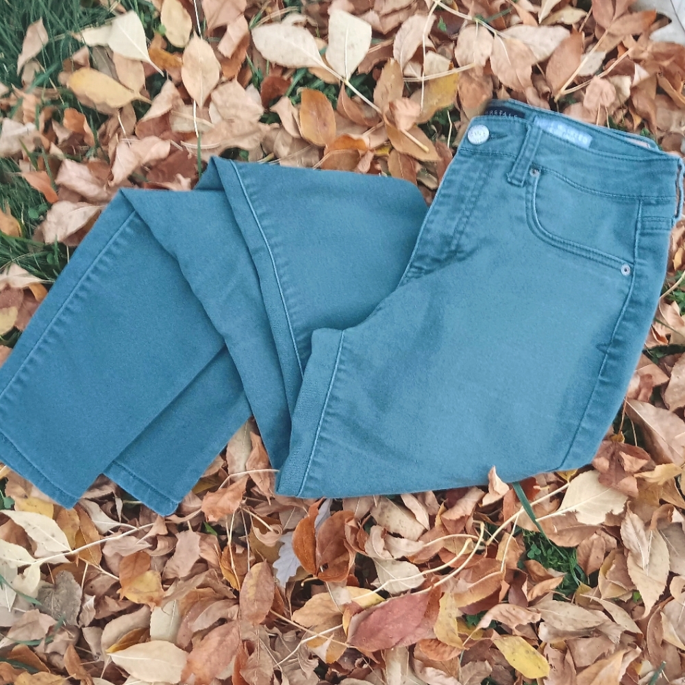 Aeropostale Highwaisted Jegging Size 4 Sage Green